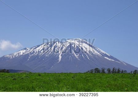 Mt.Iwate i błękitne niebo