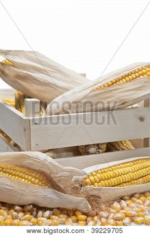 Mısır kulakları ile ahşap sandık