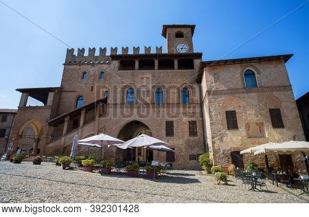 Castell 'arquato, Italy, August 25, 2020 - Podestà Palace In Castell'arquato, Piacenza Province, Emi