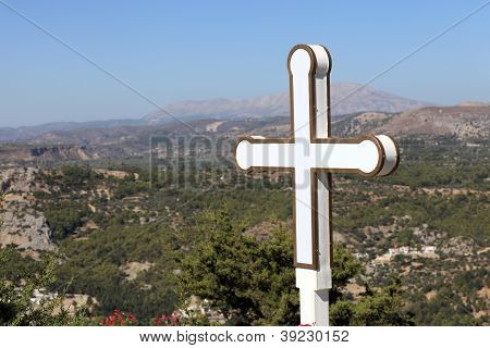 Croce sul fondo valle