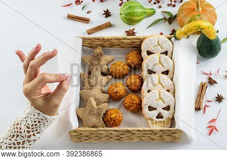 Homemade Cinnamon Cookie, Panelles De Piñones, Sweet Scull Biscuit In The Craft Eco Friendly Gif  Bo
