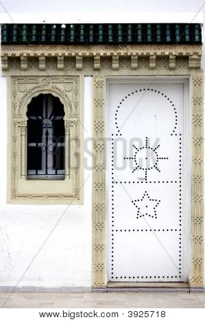 Arabian ovien ja ikkunoiden