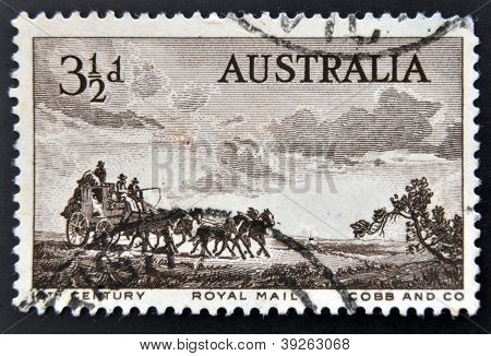 Austrálie - cca 1955: Známka vytištěna v Austrálii věnuje koučování e průkopníků Austrálie