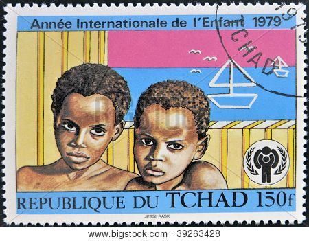 Chade - por volta de 1979: Um selo imprimido no Chade, dedicado ao ano internacional da criança por volta de 1979