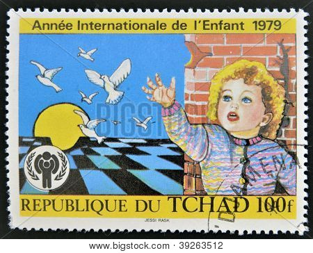 Chade - por volta de 1979: Um selo imprimido no Chade, dedicado ao ano internacional da criança por volta de 1979