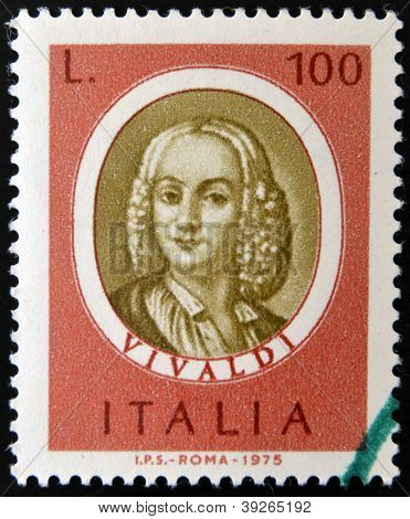 อิตาลี - เซอร์กา 1975: แสตมป์พิมพ์ในอิตาลีที่ทุ่มเทให้กับการแสดงดนตรีชื่อดัง Antonio Lucio Vivaldi