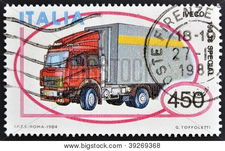 Italien ca. 1984: eine Briefmarke gedruckt in Italien LKW Iveco 190 38 zeigt spezielle, ca. 1984