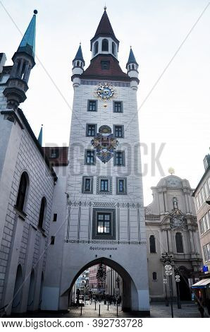 Building Altes Rathaus Or Old Town Hall Spielzeugmuseum In Viktualienmarkt Market Central Square For