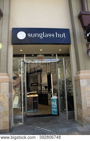 Honolulu - August 7, 2014: Sunglass Hut A Chain Retailer Carrying A Wide Selection Of Trendy Brand-n