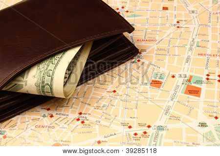 Brieftasche auf Karte