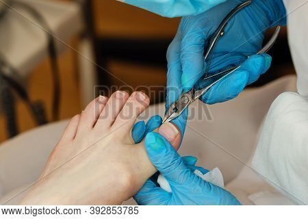 Master Chiropody Removes The Cuticle. Cuticle Treatment Is One Of The Stages Of Processing The Cutic