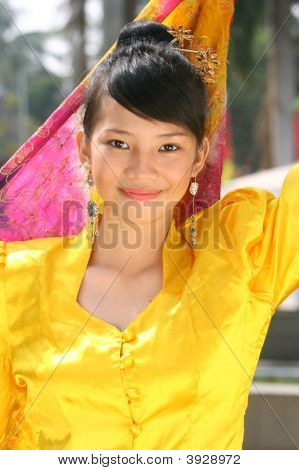 Attraente ragazza asiatica