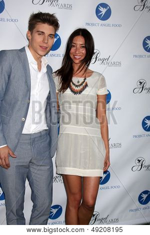 LOS ANGELES - AUG 10: Nolan Funk, host na ocenění anděl na projektu anděl potravin v půli srpna,