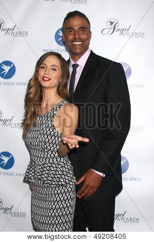 LOS ANGELES - 10 agosto: Eliza Dushku, Rick Fox Angel Awards presso il Project Angel Food su Augus