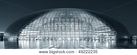 BEIJING, Kina - APR 3: Nationale center for Performing Arts NCPA natten på 3 April 2013 i være