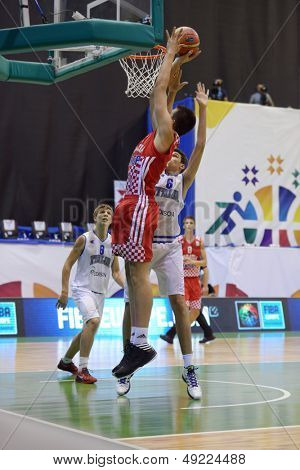 U16 Eurobasket 2013 最初のラウンドの間にクロアチアの攻撃のキエフ、ウクライナ - 8: イビツァ Zubac