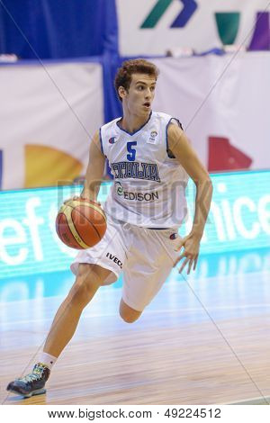 Kyjev, Ukrajina - 8. srpna: Nicola Savoldelli Itálie v akci během prvního U16 Eurobasket 2013