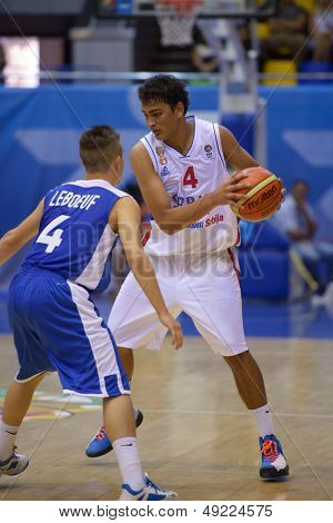 Kyjev, Ukrajina - 8. srpna: Stefan Peno, Srbsko a Arthur Leboeuf, Francie v akci během U16 Euroba