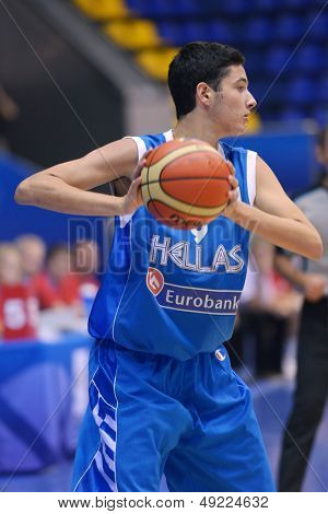 Kyjev, Ukrajina - 8. srpna: Antonios Pefanis z Řecka v akci během prvního U16 Eurobasket 2013