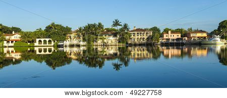 Luxury Houses At The Canal On  Pinetree Drive In Miami