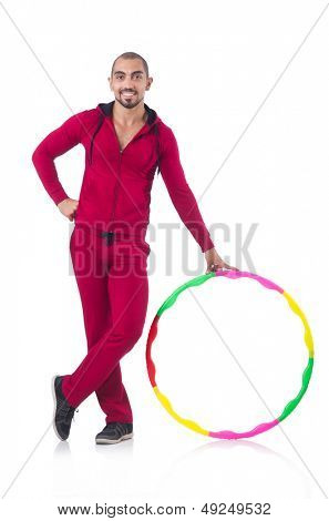 Mann Excecises mit Hula hoop reifen