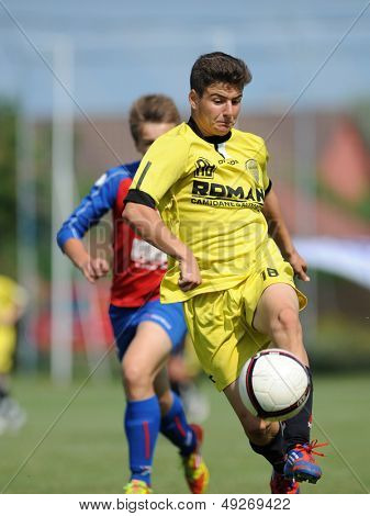 KAPOSVAR, Macaristan - 20 Temmuz: Tanımlanamayan oyuncular eylem IX. Gençlik futbol Festivali maç