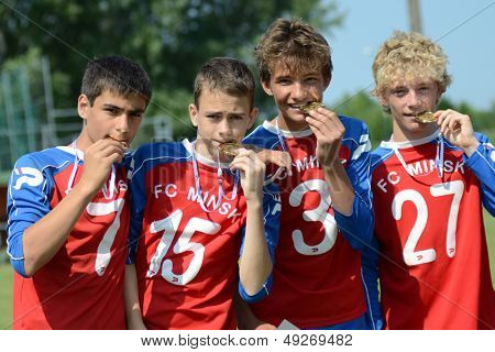 KAPOSVAR, Macaristan - 20 Temmuz: IX Minsk oyuncuları kutlamak. Gençlik futbol Festivali maç Minsk 