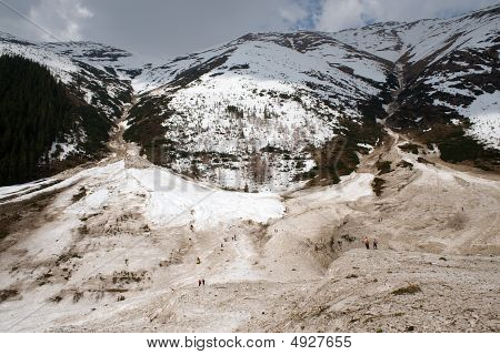 Avalanche Ziar 200904100093g voll