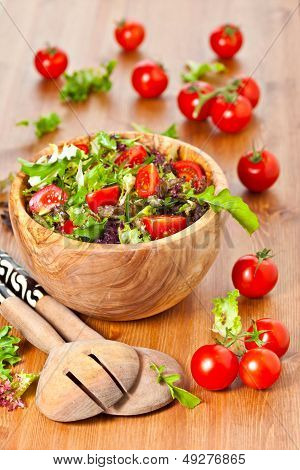 Mixed Lettuce Salad And Tomatoes
