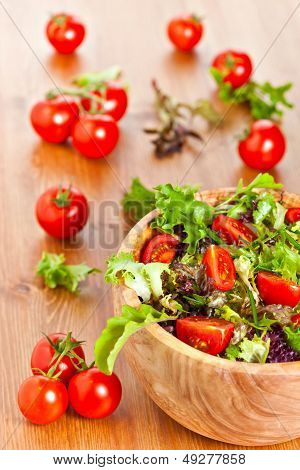 Mixed Lettuce Salad And Tomatoes