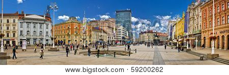 Zagreb - October 13: Unidentified People On Main City Square (ban Jelacic Square) On October 13, 201