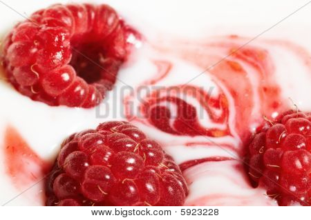 Himbeere und Sahne