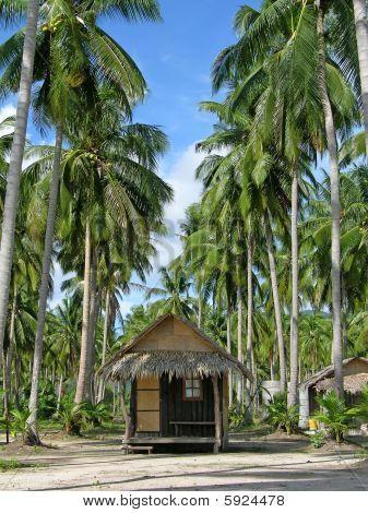 Praia tropical na ilha de Chang, Tailândia