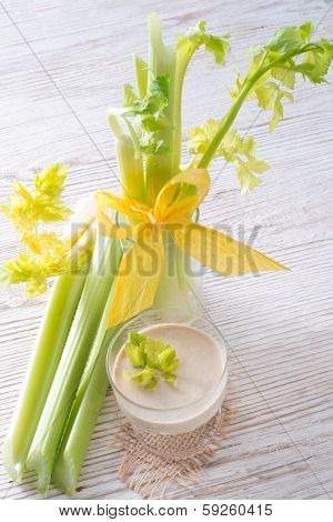 Celery Dippen