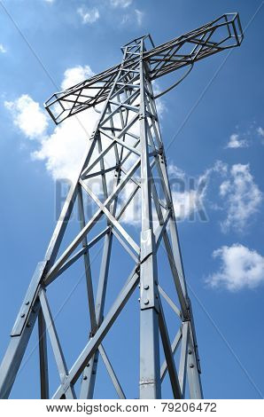 Steel cross