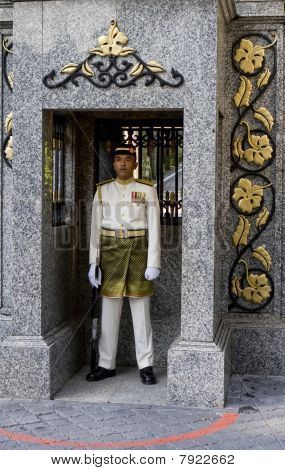 รักษาพระราชวัง