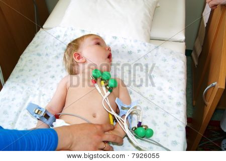 To the kid do the cardiogram
