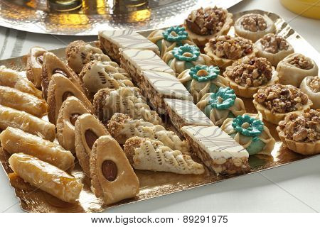 Dish with fresh baked Moroccan cookies served with tea