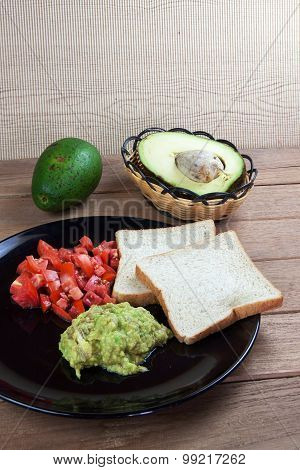 Tomato With Avocado Sauce