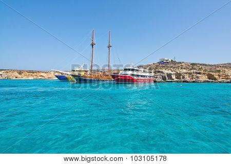 Tour Boats Blue Lagoon