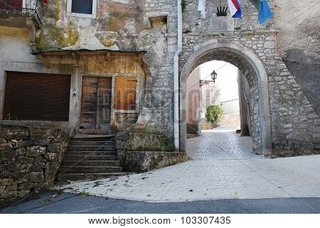 Pican Entrance Arch