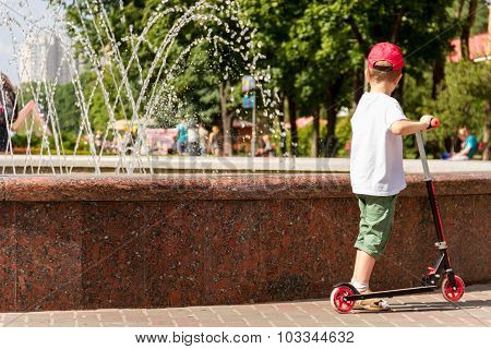 Kids and fountain