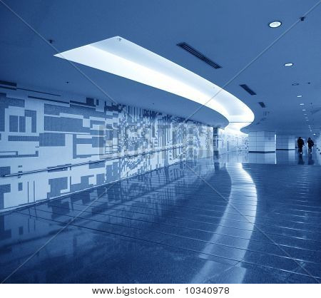 Pasaje público en puente peatonal