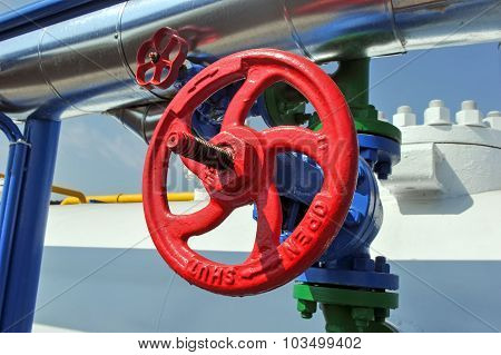 Handle gate valve with steel pipe