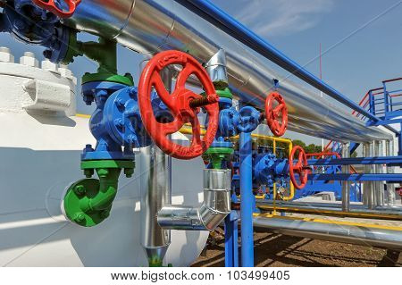 Handle gate valve with steel pipe