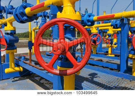 Handle gate valve with steel pipe