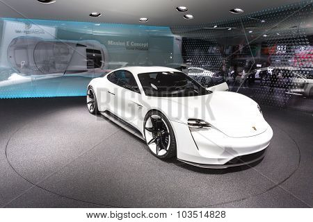 2015 Porsche Mission E Concept