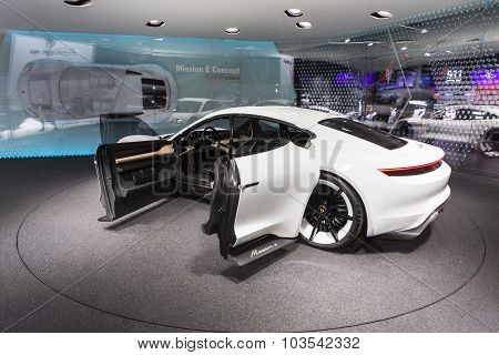 2015 Porsche Mission E Concept