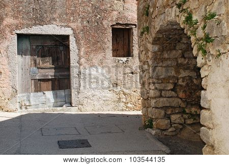 Buildings In Pican