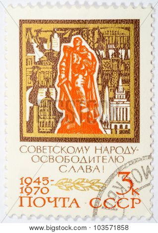 Moscow, Russia - October 3, 2015: A Stamp Printed In The Ussr, Shows Monument To Soviet Soldiers, Ci